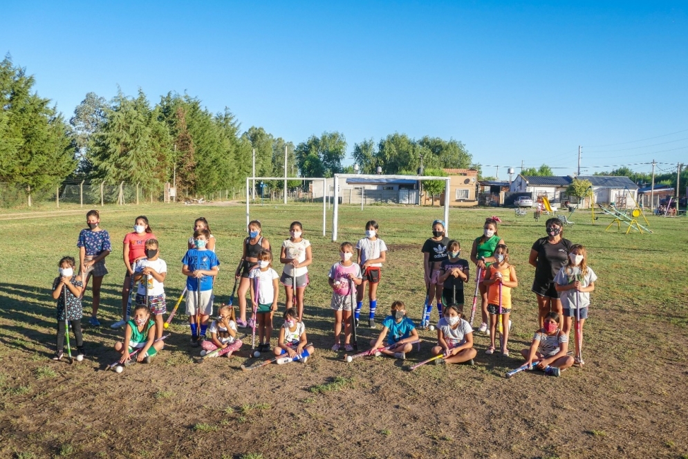Los chicos y chicas en una de las tantas actividades que se realizan. 