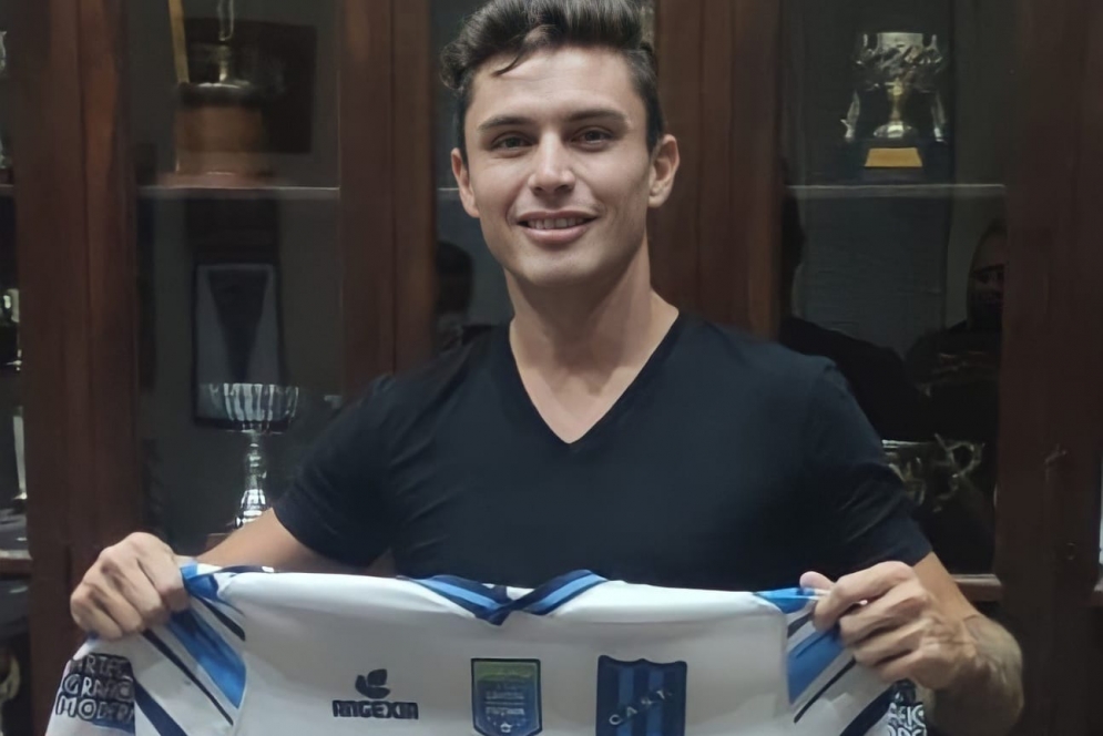 Mart&iacute;nez con la casaca de San Telmo 