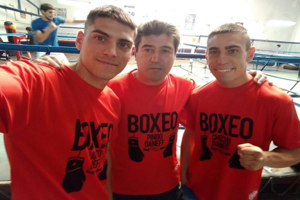 Los Daneff junto previo a los combates.