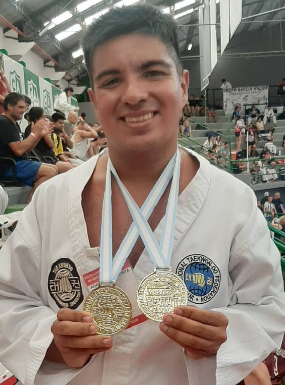 Sonriente en "La Fel&iacute;z".