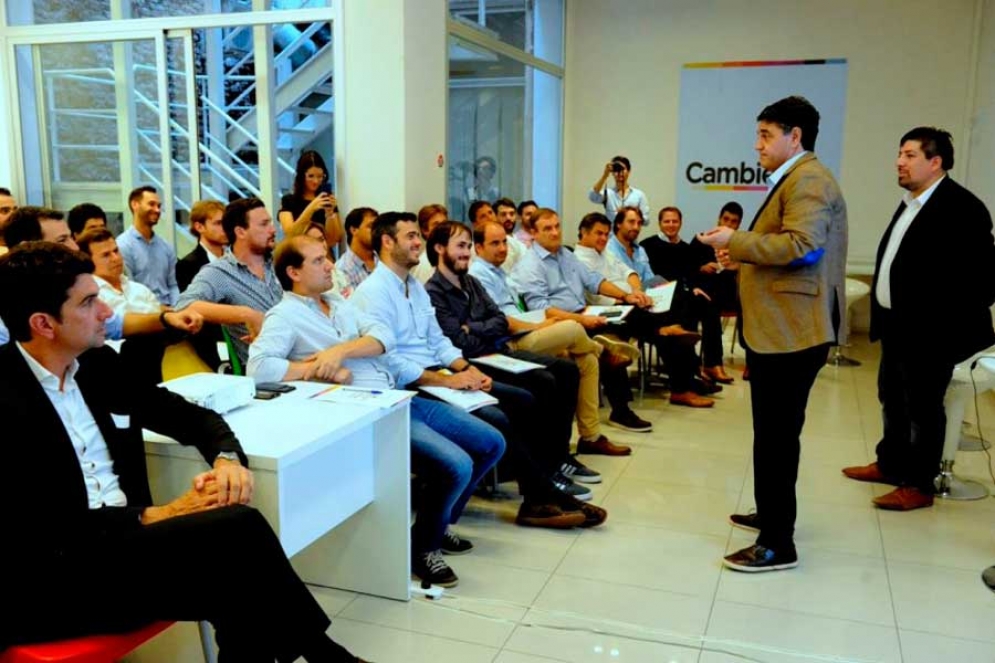 De fondo se dejan ver Blasco y el "portugu&eacute;s" Augusto. 