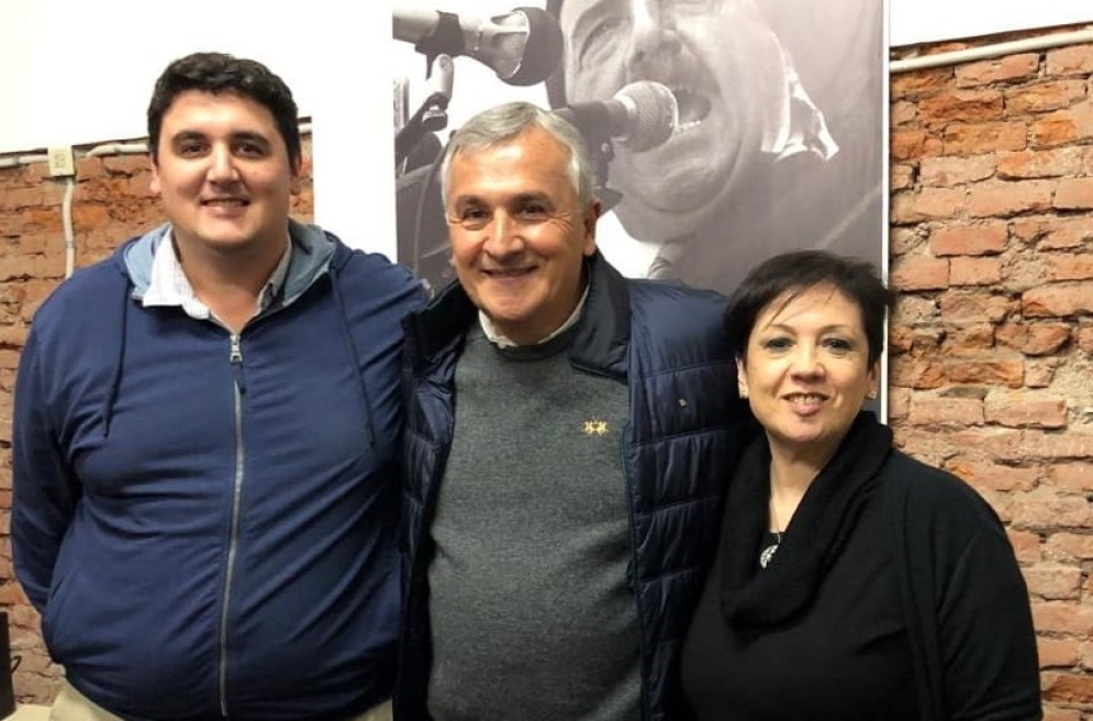 Leonardo Iturmendi junto al gobernador Gerardo Morales y Claudia Pereleteguy. 
