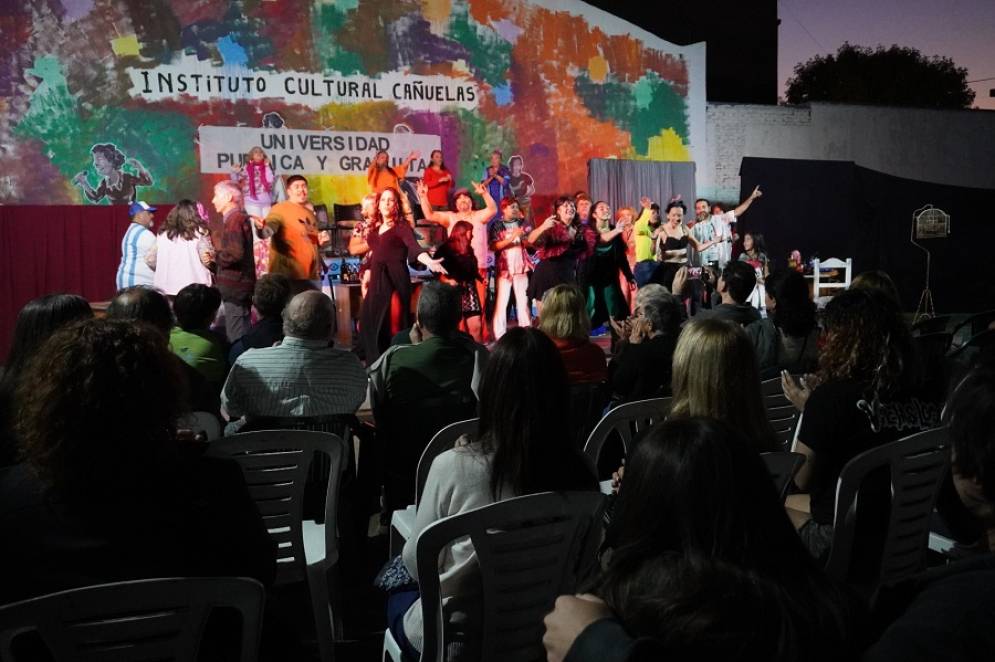 M&aacute;s de 30 artistas en escena.