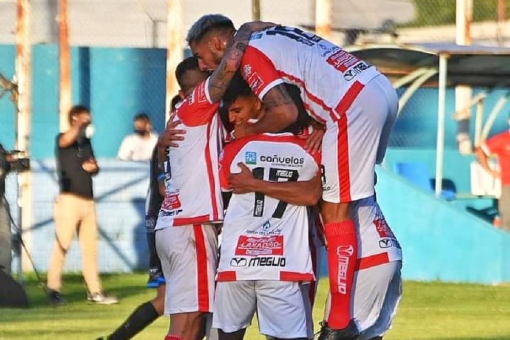 Un abrazo interminable tras un gol hist&oacute;rico.