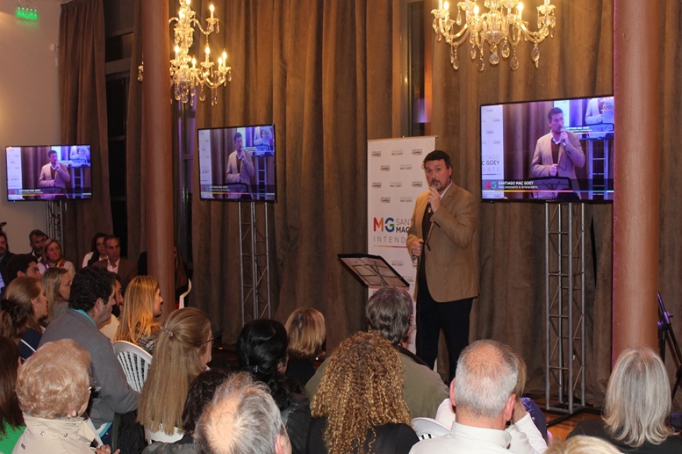 Mac Goey durante su discurso. 