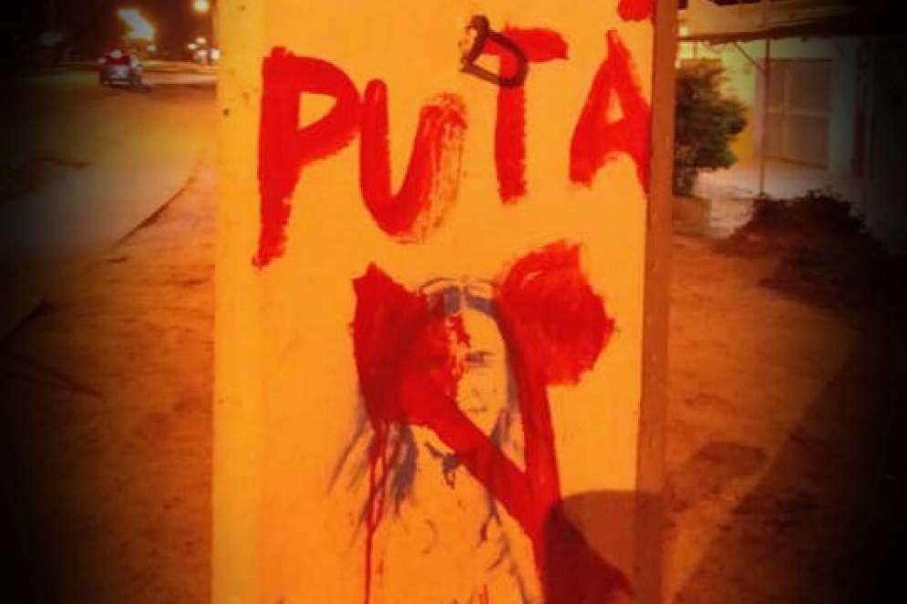 Parada de colectivos en Del Carmen al 1500.