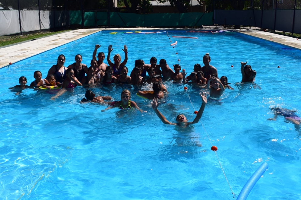 Alumnos y profes de la Pileta.