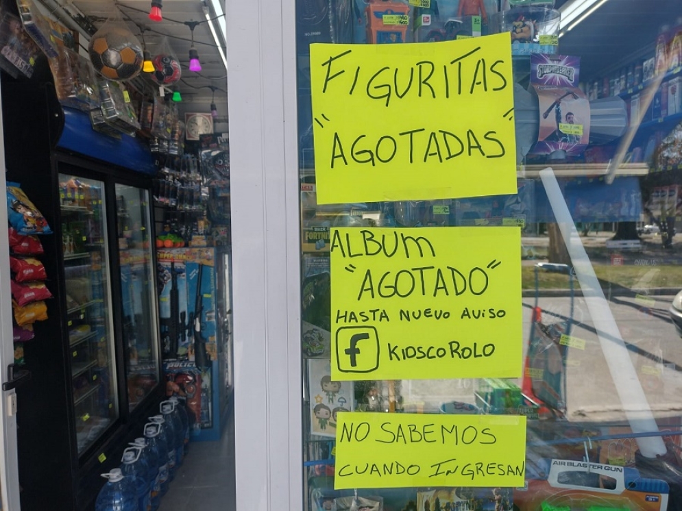 "Figuritas agotadas" son algunos carteles que se pusieron en los kioscos.