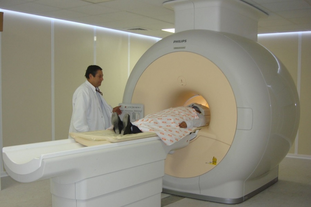 Imagen ilustrativa de un Resonador Magn&eacute;tico. 