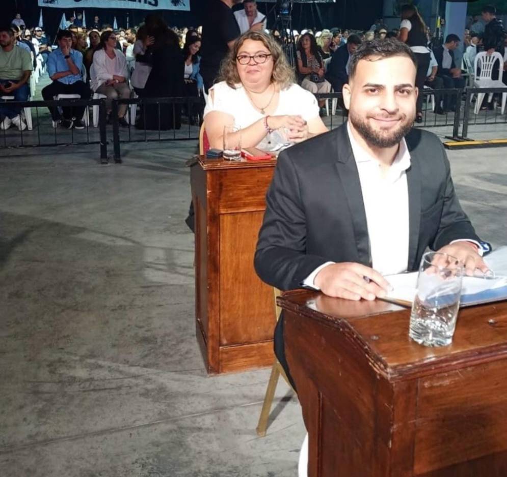 Augusto pate&oacute; el tablero.