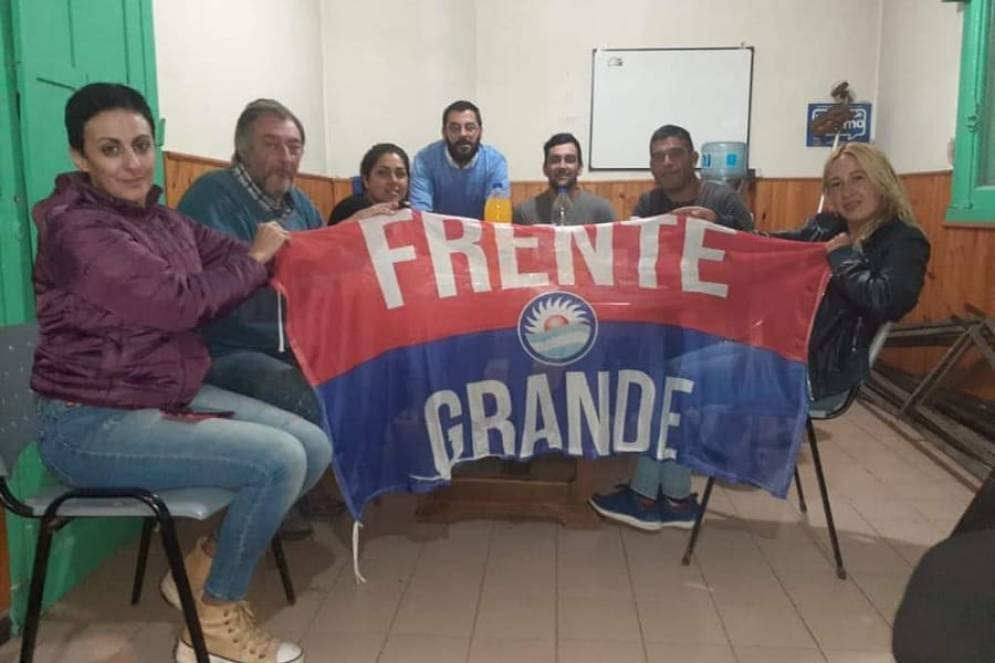 Telma Mart&iacute;nes (1era de la izq.) es consejera escolar del FdT.