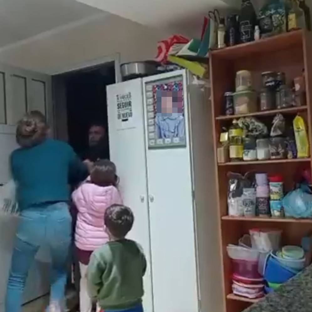 Captura del video que expone la agresi&oacute;n.
