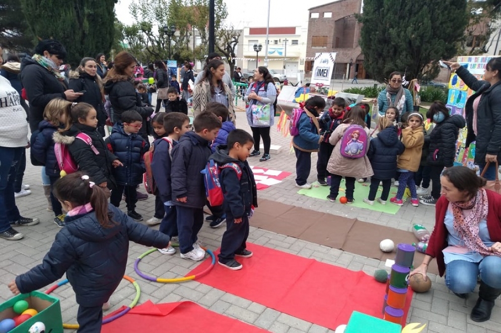 Nuestros ni&ntilde;os, juntos en la Plaza San Mart&iacute;n