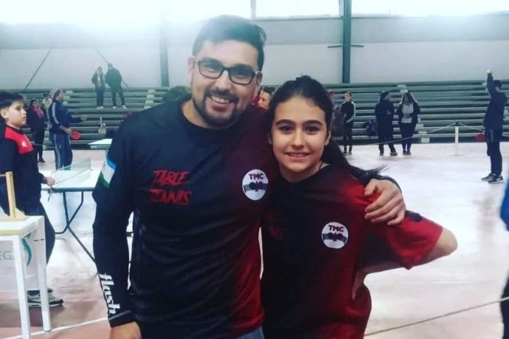 Su pap&aacute;, Facundo Silva, qui&eacute;n acompa&ntilde;o a Morena en la entrevista, es el entrenador personal.