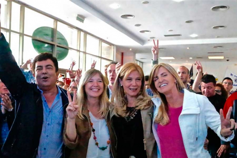 Fernando Espinoza, Cristina &Aacute;lvarez Rodr&iacute;guez, Ver&oacute;nica Magario y Marisa Fassi. 