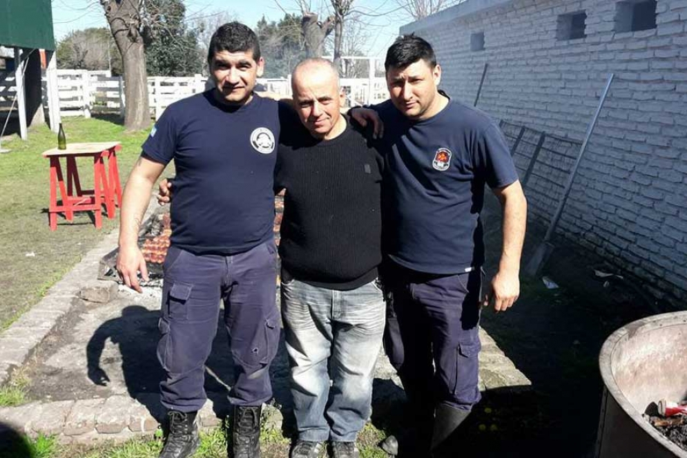 Fernando Guillermo (el primero de la izquierda) qued&oacute; a cargo del cuartel de Peti&oacute;n.
