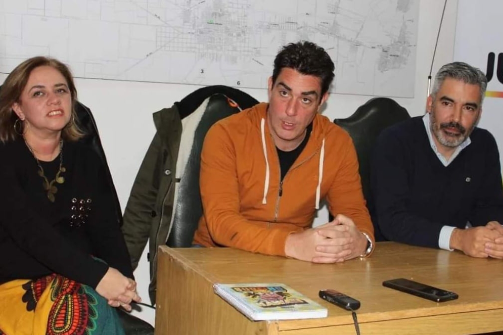 La edil Natalia Blasco, Iguacel y Carlos &Aacute;lvarez en rueda de prensa.