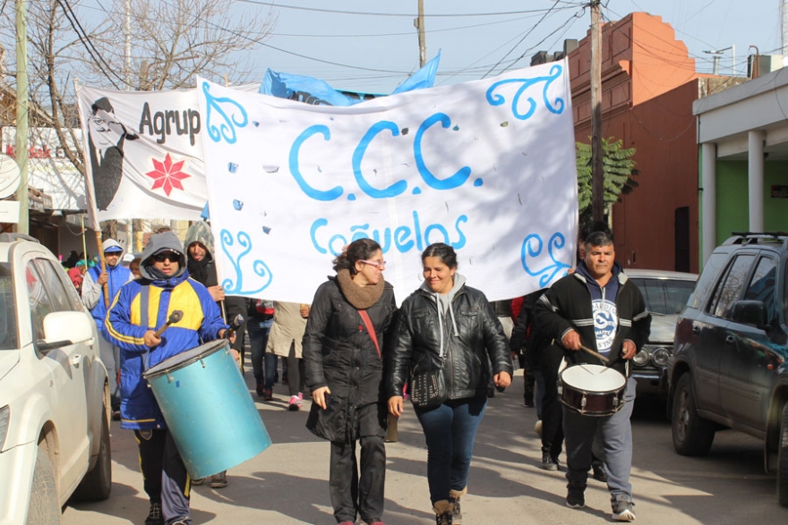 La columna marchando hacia la jefatura de inspecci&oacute;n.