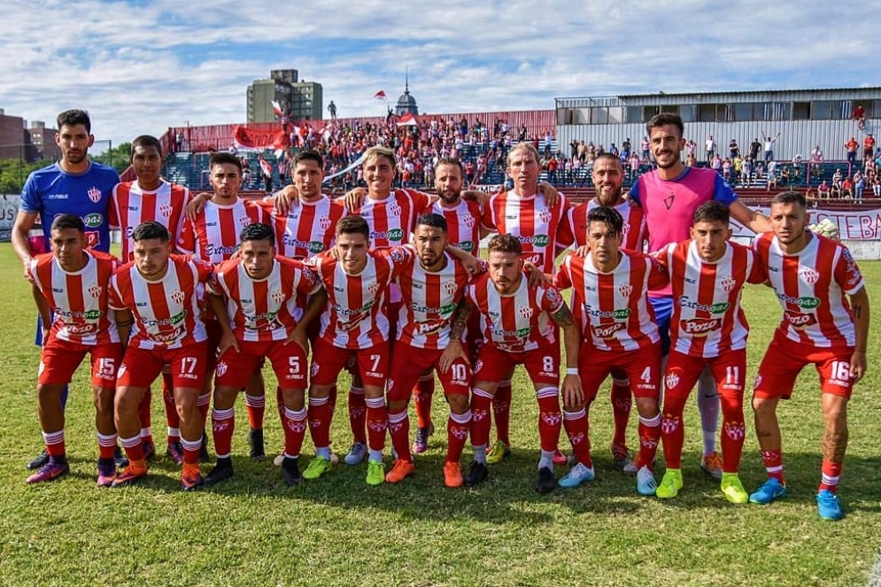 Maidana y Guzm&aacute;n con el plantel, el d&iacute;a de la obtenci&oacute;n del Apertura 2019.