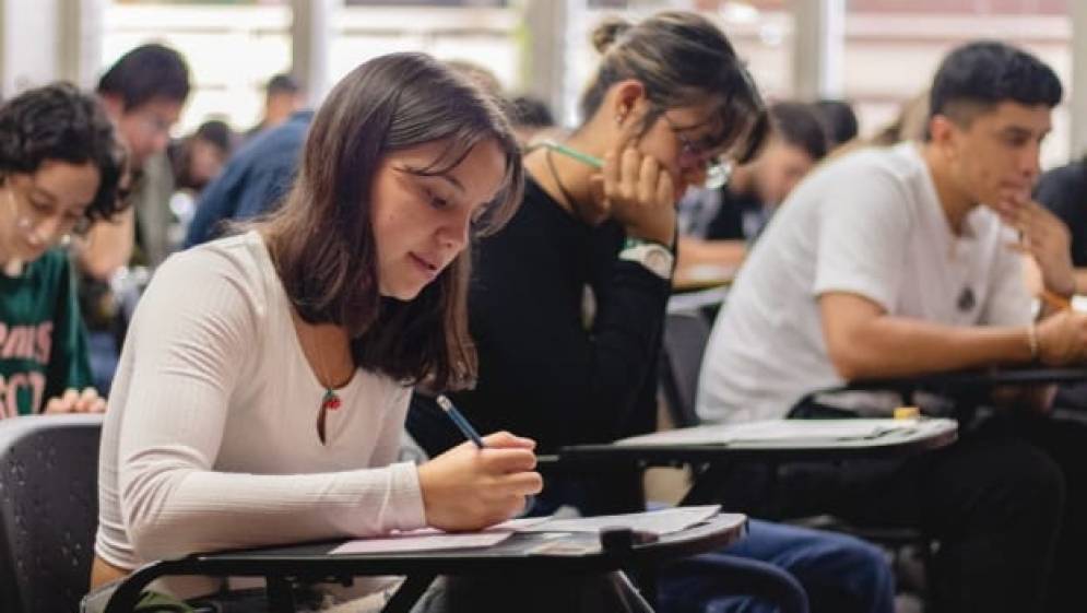 La sesi&oacute;n se convoc&oacute; a las 11 horas.