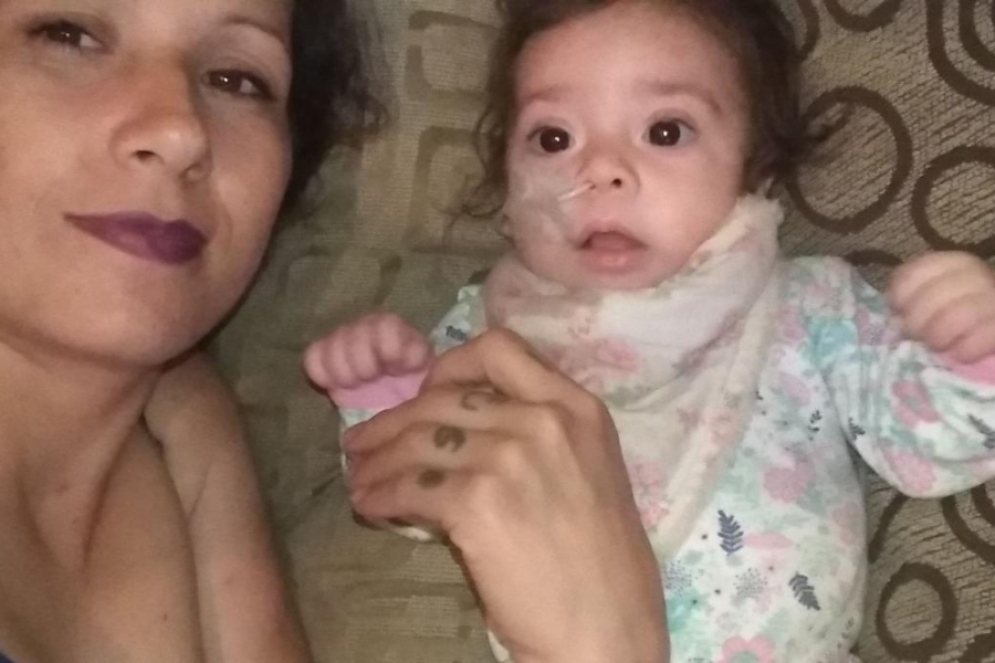 Danira junto a su mam&aacute;. 