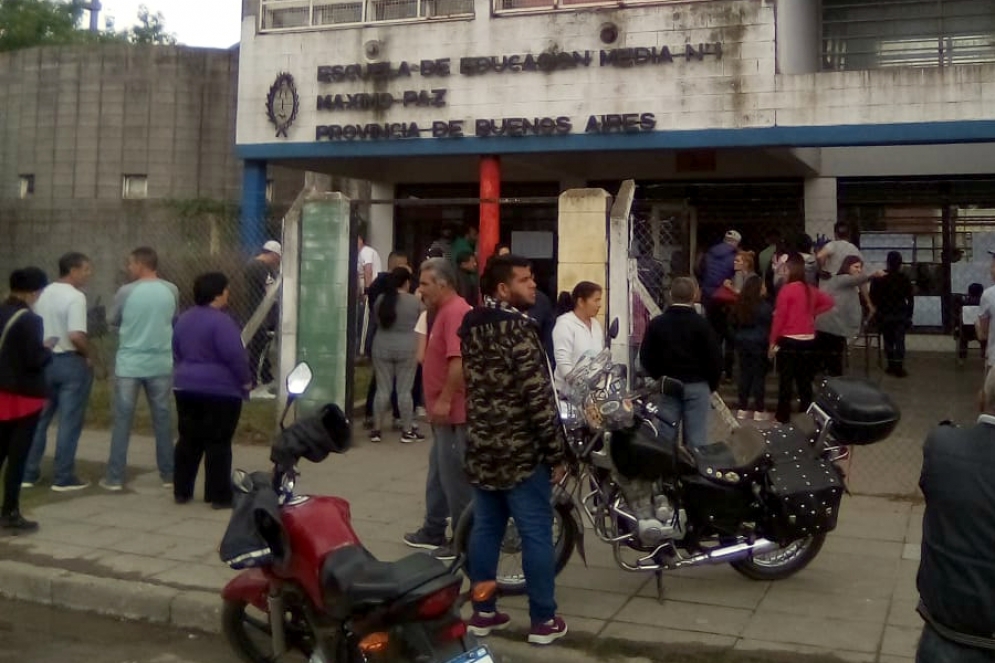 La escuela Media N&ordm;1 de M&aacute;ximo Paz en plena jornada electoral.