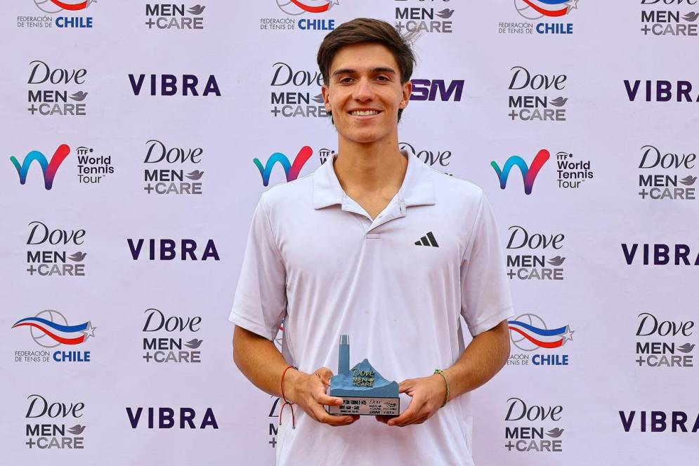 Ratti, en Chile, con el galard&oacute;n de subcampe&oacute;n.
