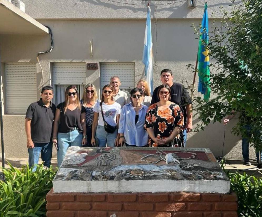 Pelereteguy (camisa) junto a distintos sectores del comit&eacute; local. &iquest;Est&aacute;n de acuerdo con su idea?