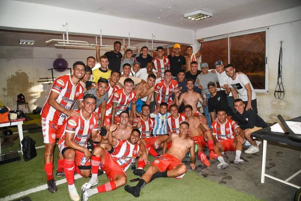 Un plantel comprometido que festeja en el vestuario. Ph:&nbsp;prensa&nbsp;CFC.