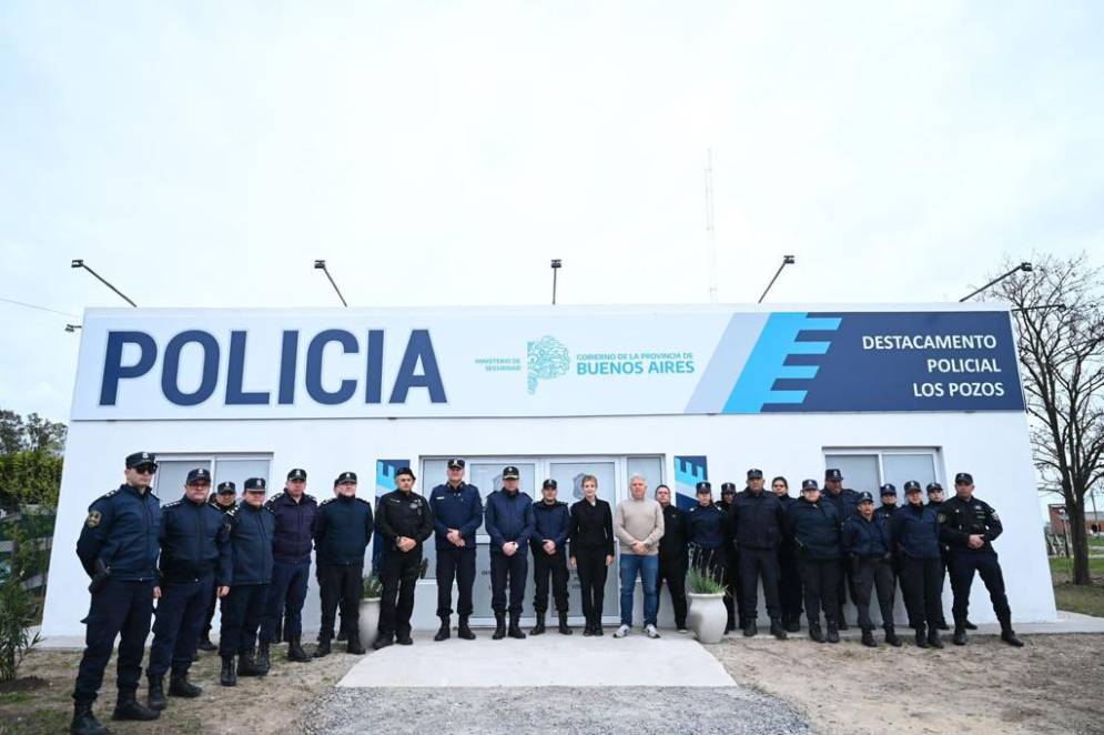 Se encuentra frente al barrio San Esteban.