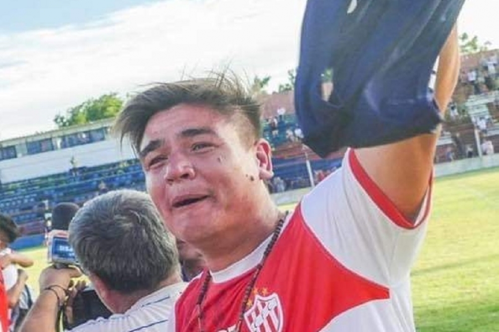 I&ntilde;iguez emocionado en la consagraci&oacute;n de Ca&ntilde;uelas en Rosario. 