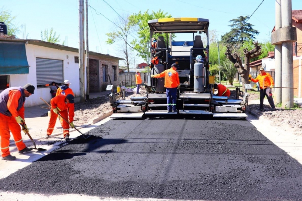 Los funcionarios siguen de cerca la evoluci&oacute;n de las obras.