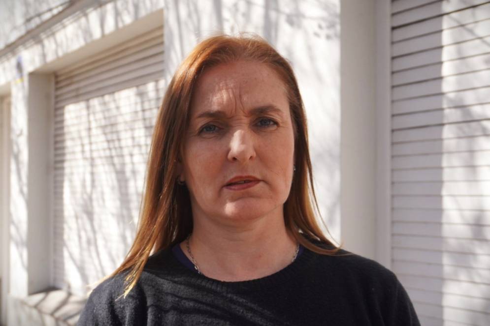 Con fastidio. Evelyn Cantoni, la candidata de Milei, declar&oacute; en NacPop.