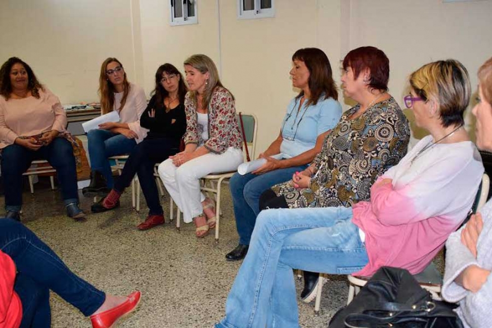 Debaten sobre el rol de la mujer e inician la feria "Mujeres Emprendedoras"