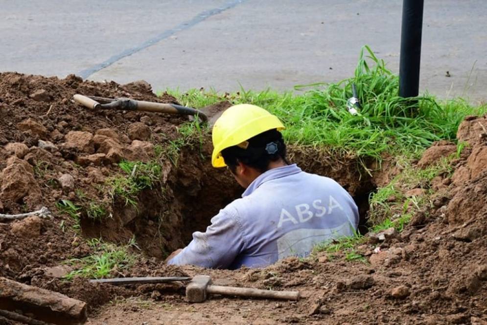 El domingo, la esquina era una gran laguna de agua. 