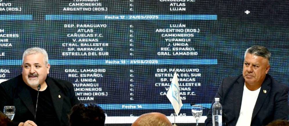 "Chiqui" Tapia junto a Dante Majori en el sorteo llevado a cabo este mi&eacute;rcoles en AFA. (FOTO: AFA).