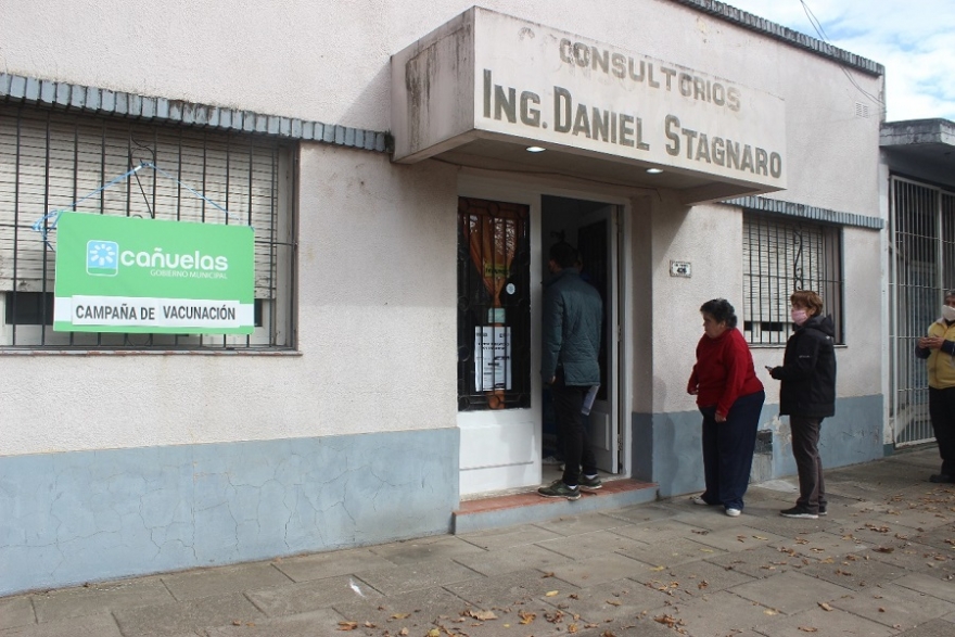 Comenz&oacute; a funcionar el vacunatorio en el Centro de Jubilados Ra&uacute;l "Tito" Garavaglia