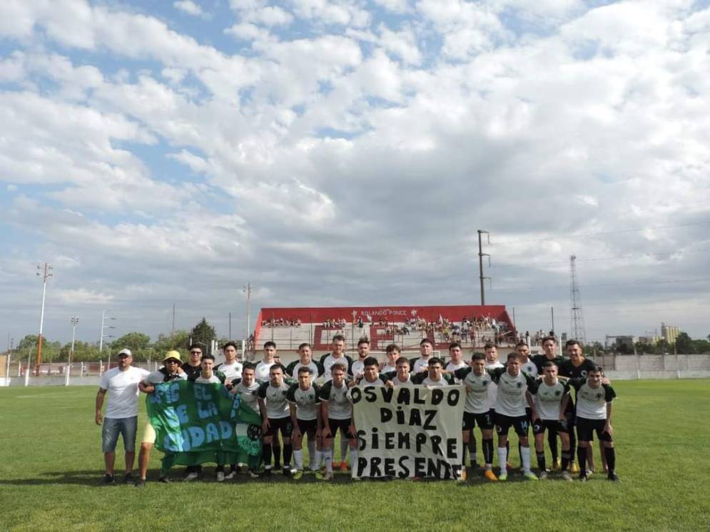 Un combinado de EFIC record&oacute; a su creador en un torneo comercial.