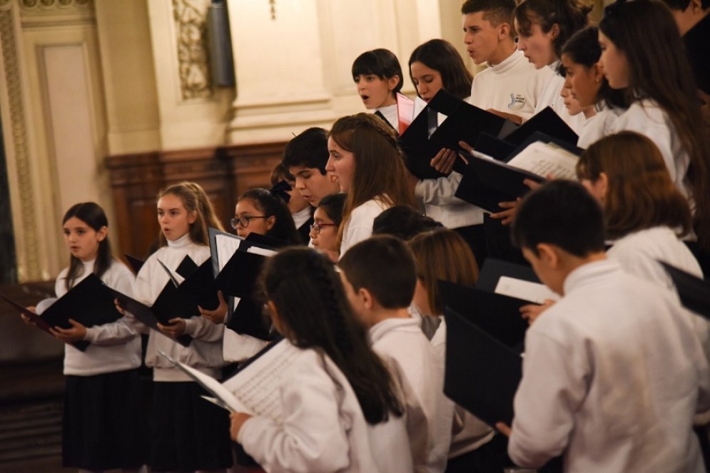 El Coro Nacional de Ni&ntilde;os se present&oacute; en Ca&ntilde;uelas.