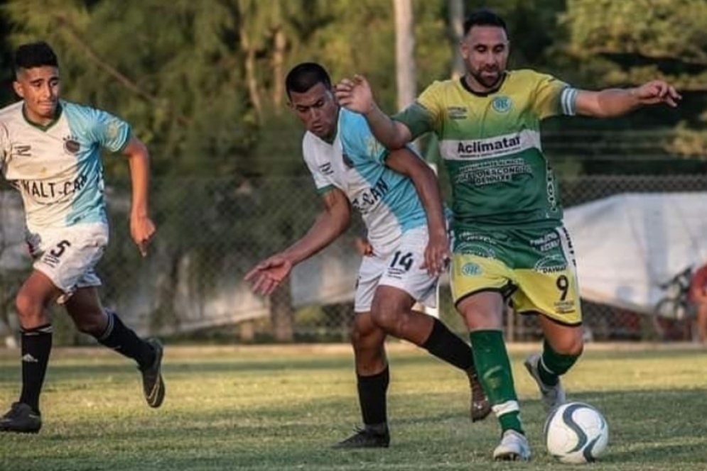 El ex CFC Ismael "Comita" Villalba, jugador de Uribe.