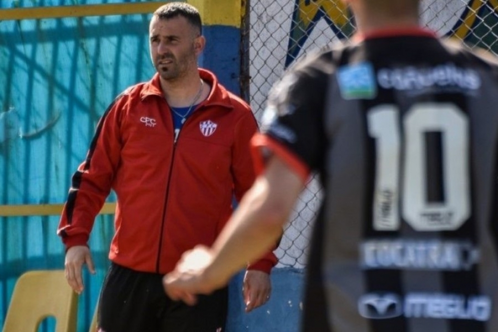  M&aacute;rquez, uno de los entrenadores del rojo.