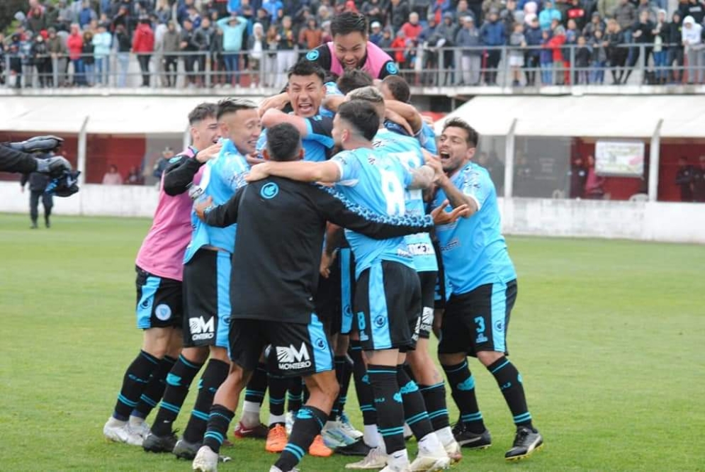 Los de Zarate lo festejaron con todo. Ph: prensa CADU.