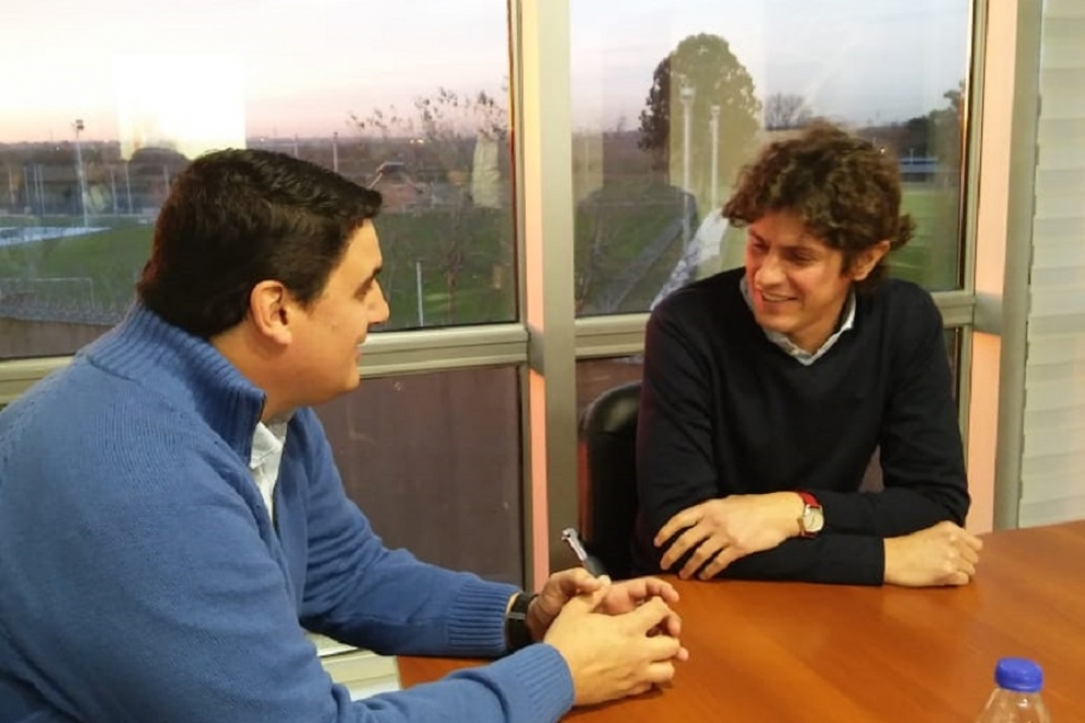 Iturnendi junto a Lousteau.