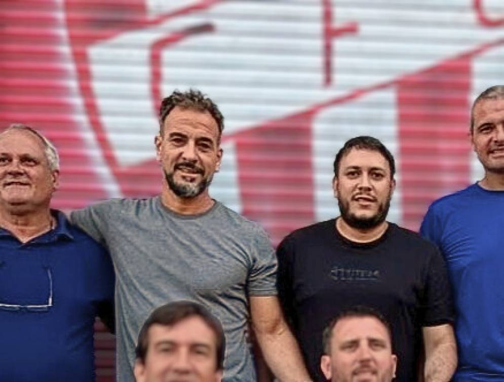 Ra&uacute;l Arevalo (azul, izq.), secretario; Arrieta (gris), presidente; y Vai (negro), responsable&nbsp;de&nbsp;prensa.