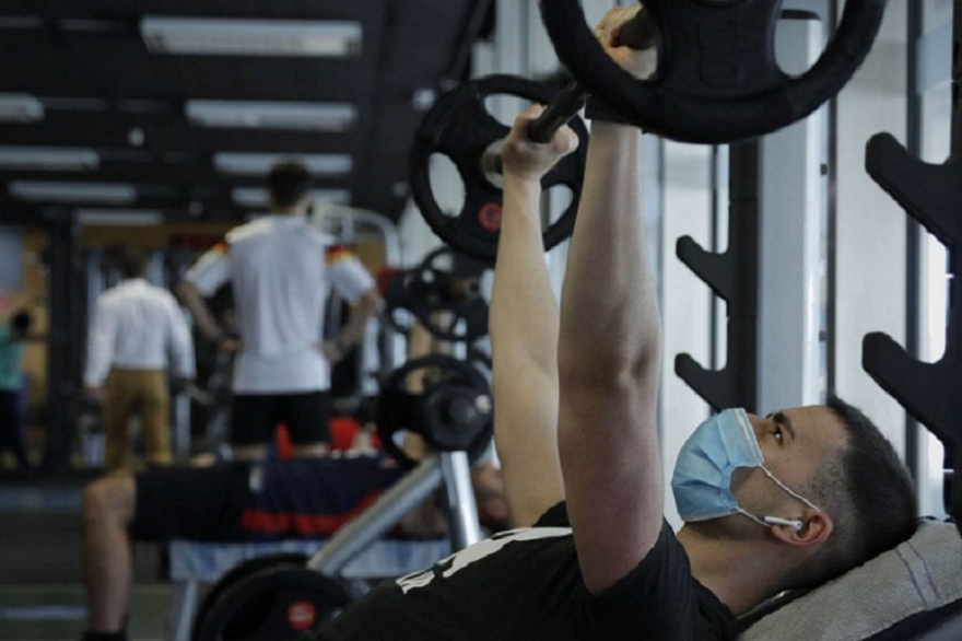 Encuentro con due&ntilde;os de los gimnasios