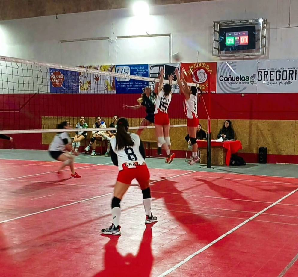 Ca&ntilde;uelas sigue de capa ca&iacute;da en v&oacute;ley femenino