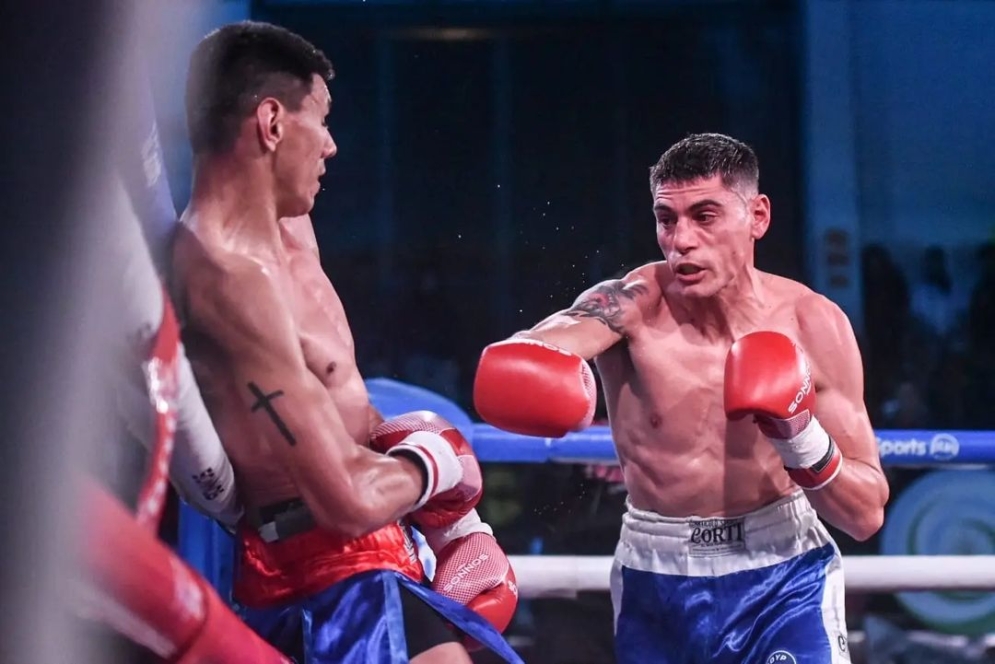 "Chaito" persigui&oacute; a Gonz&aacute;lez por todo el cuadril&aacute;tero. (FOTO: Boxeo de Primera).