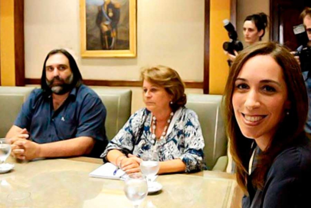 La Gobernadora Vidal junto a Baradel de Suteba y Mirta Petrocini de la FEB. 