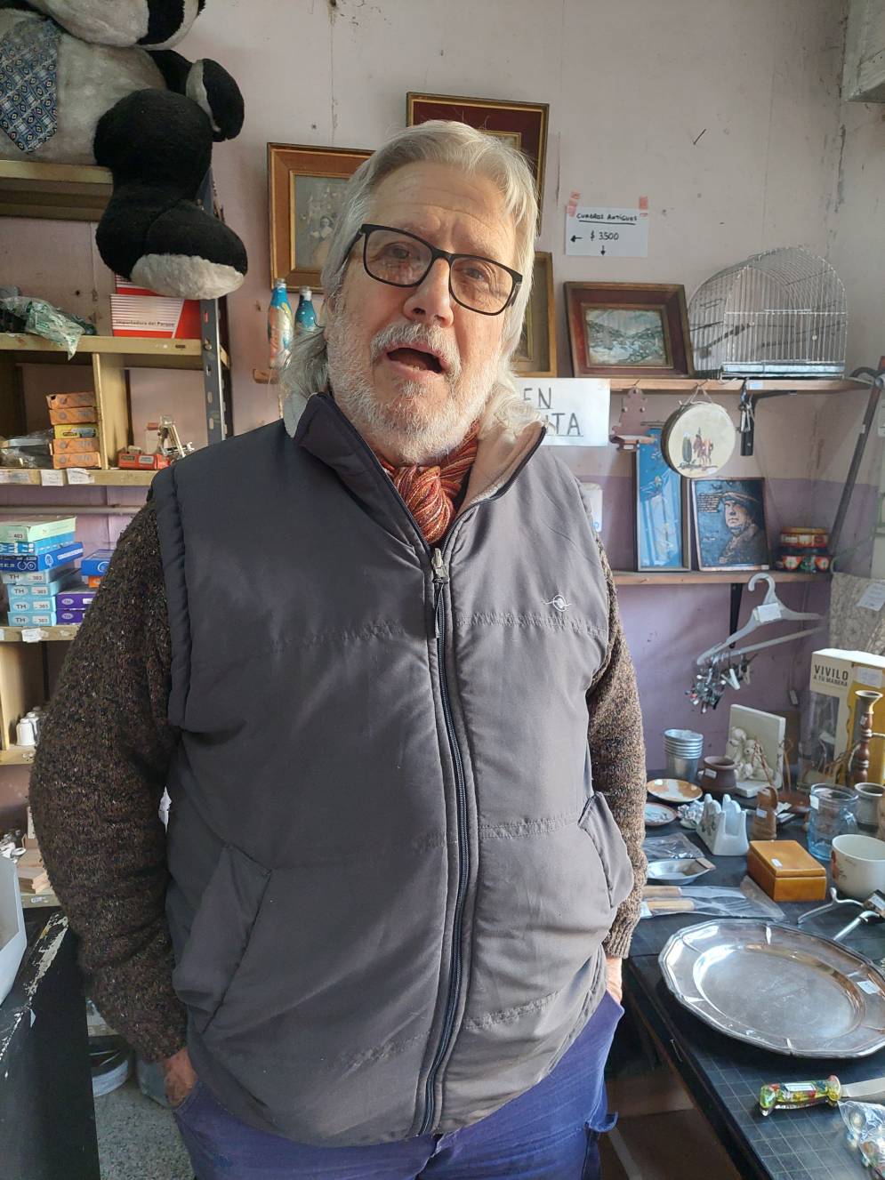 En su comercio de 25 de Mayo N&deg;348. Nacido en Ca&ntilde;uelas, donde volvi&oacute; hace 25 a&ntilde;os.