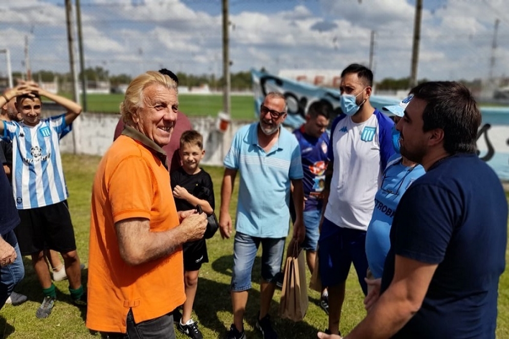 El t&eacute;cnico que cort&oacute; la sequ&iacute;a de titulos de La Academia firm&oacute; la bandera que data del a&ntilde;o 72'.